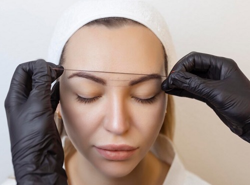 close-up-young-woman_1048944-23070579